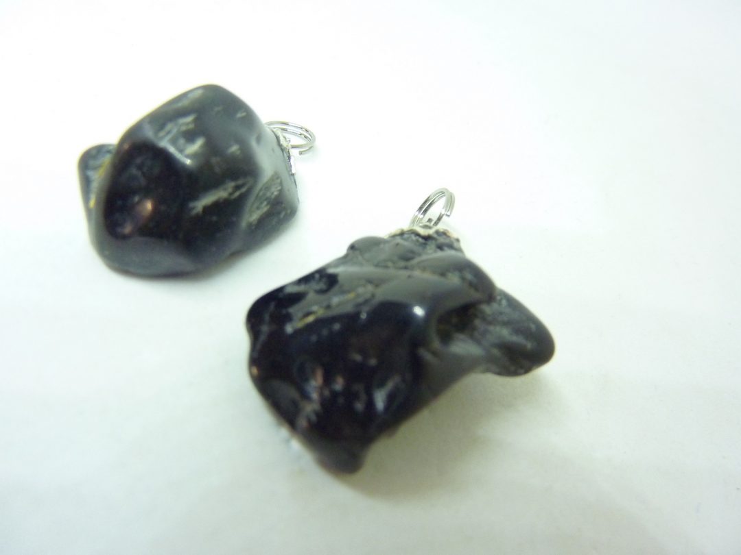 LOT DE 2 PENDENTIF PROTECTION SPINELLE NOIRE 9 et 8 gr REF 9066
