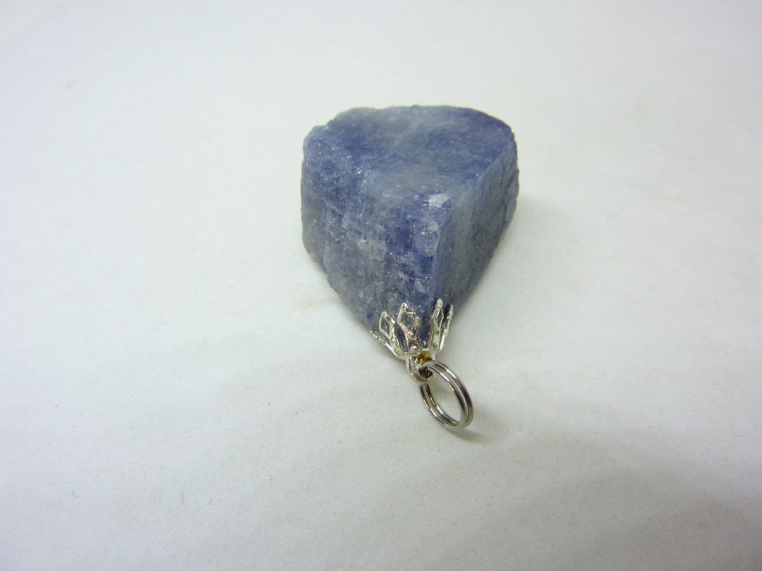 Pendentif Saphir brut 21,7 gr ref 3012