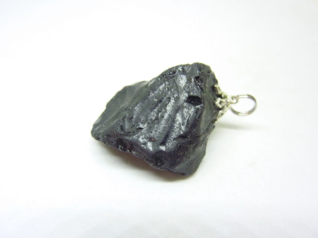 PENDENTIF PROTECTION SPINELLE NOIRE 30,6 gr Ref 9902
