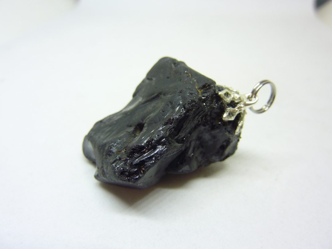 PENDENTIF PROTECTION SPINELLE NOIRE 30,6 gr Ref 9902