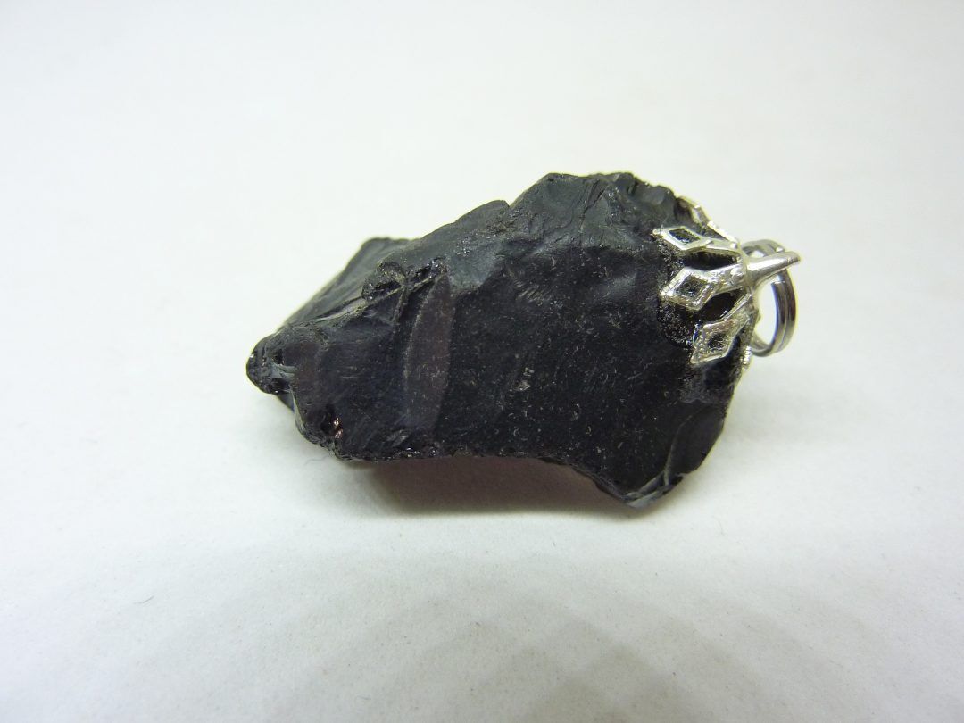 PENDENTIF PROTECTION SPINELLE NOIRE 19,4 gr Ref 8445