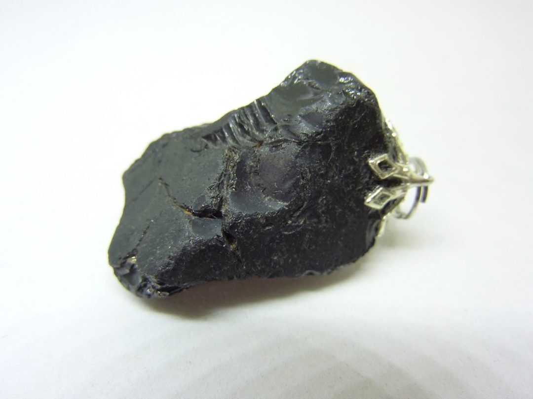 PENDENTIF PROTECTION SPINELLE NOIRE 19,4 gr Ref 8445
