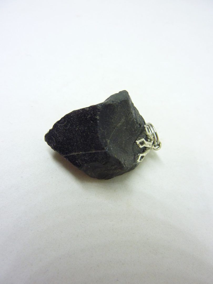 PENDENTIF PROTECTION SPINELLE NOIRE 14,4 gr Ref 7824