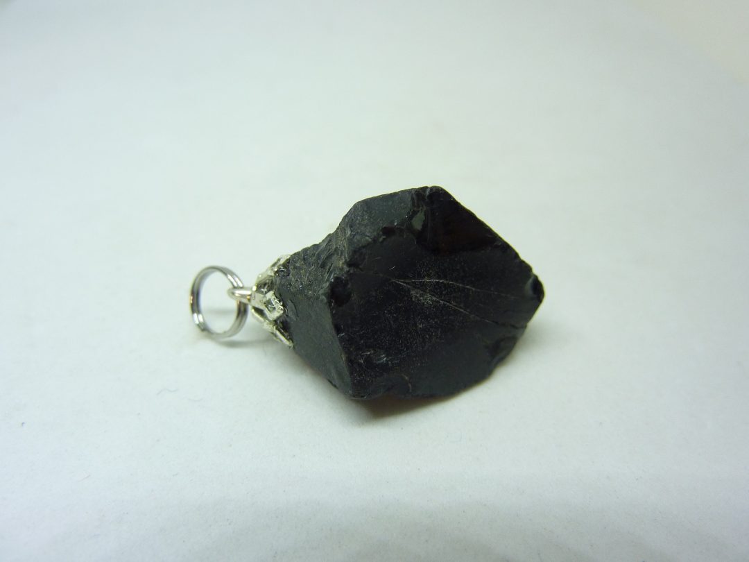 PENDENTIF PROTECTION SPINELLE NOIRE 14,4 gr Ref 7824