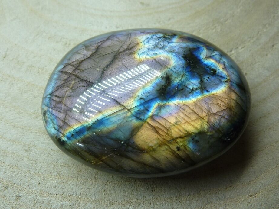 Galet Labradorite violet 75,7 g réf 7260