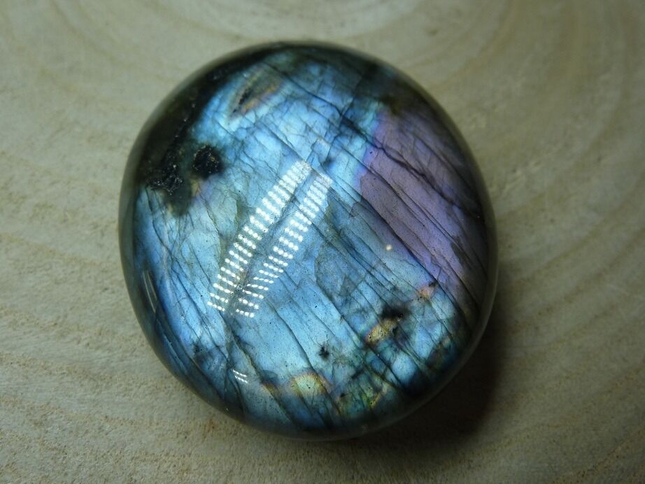 Galet Labradorite violet 75,7 g réf 7260
