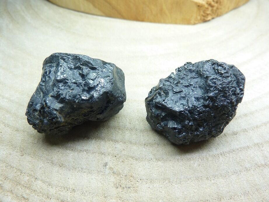 Spinelle noir lot de 2 galets énorme 55,5 gr ref 3303