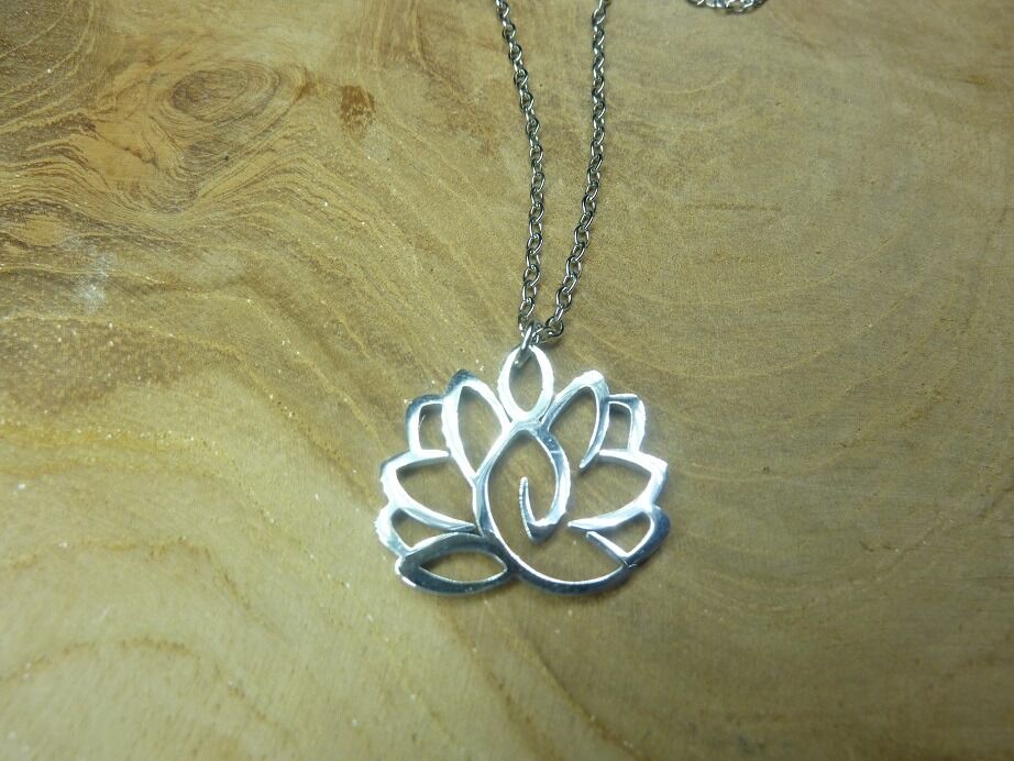 Pendentif Yoga fleur de Lotus ref argent