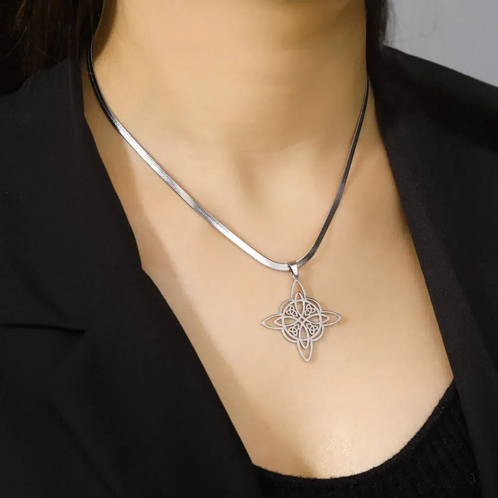 Collier Pendentif noeud de sorcière-Triquetra (Wiccan) ref 02 argent