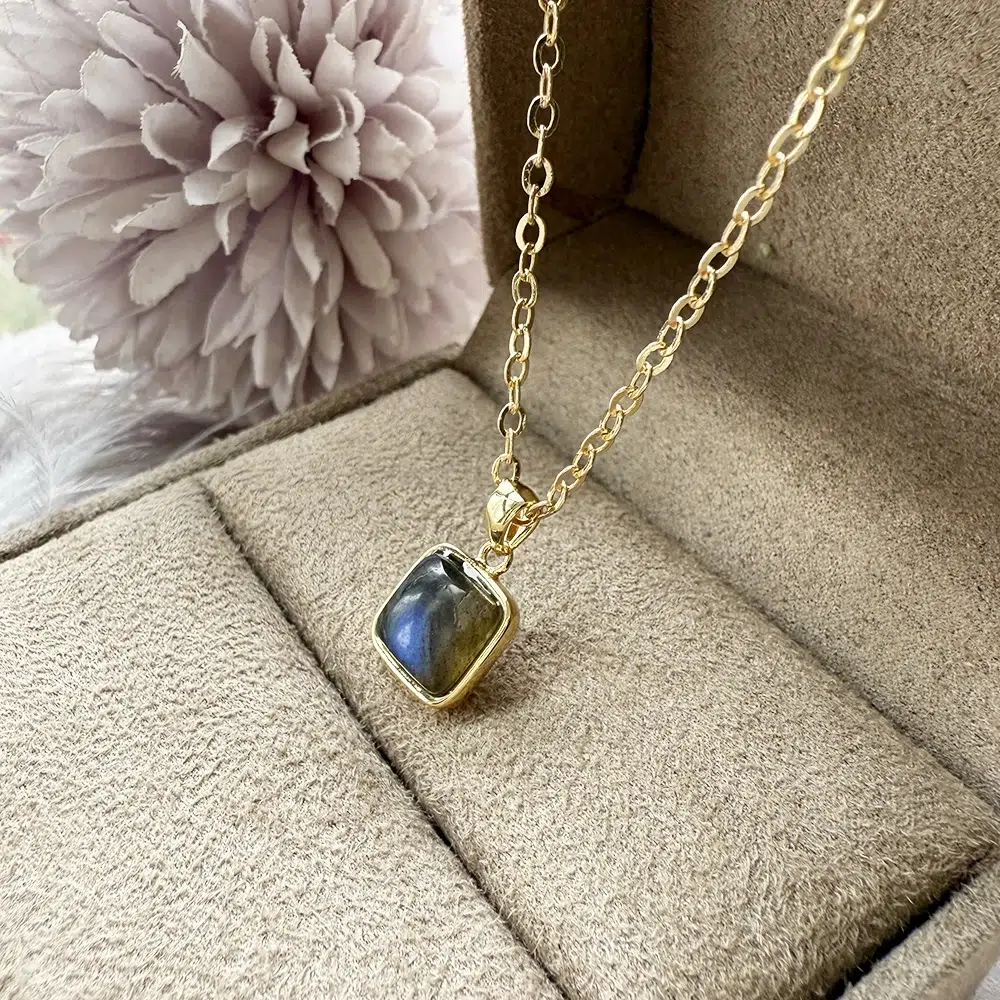 Collier pendentif Labradorite + chaine acier inoxydable 50 cm ref or