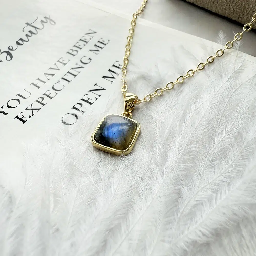 Collier pendentif Labradorite + chaine acier inoxydable 50 cm ref or
