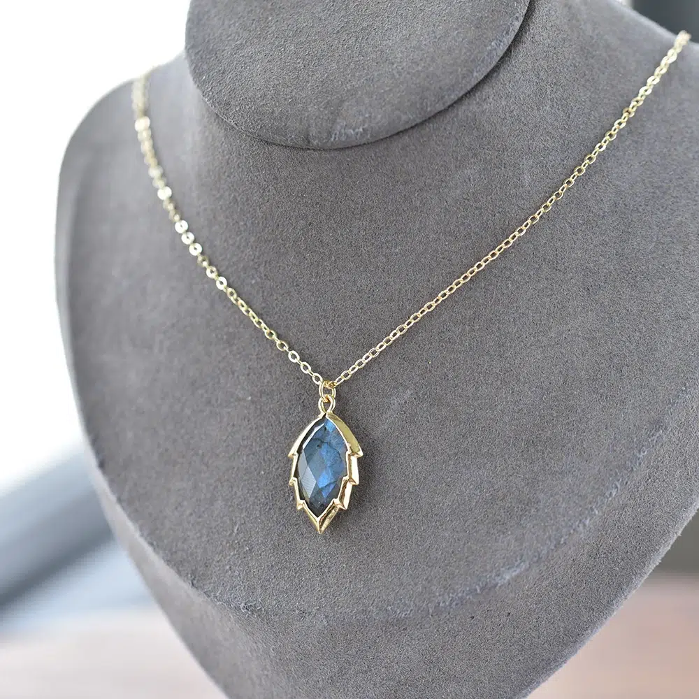 Collier pendentif Labradorite + chaine acier inoxydable 49 cm ref or