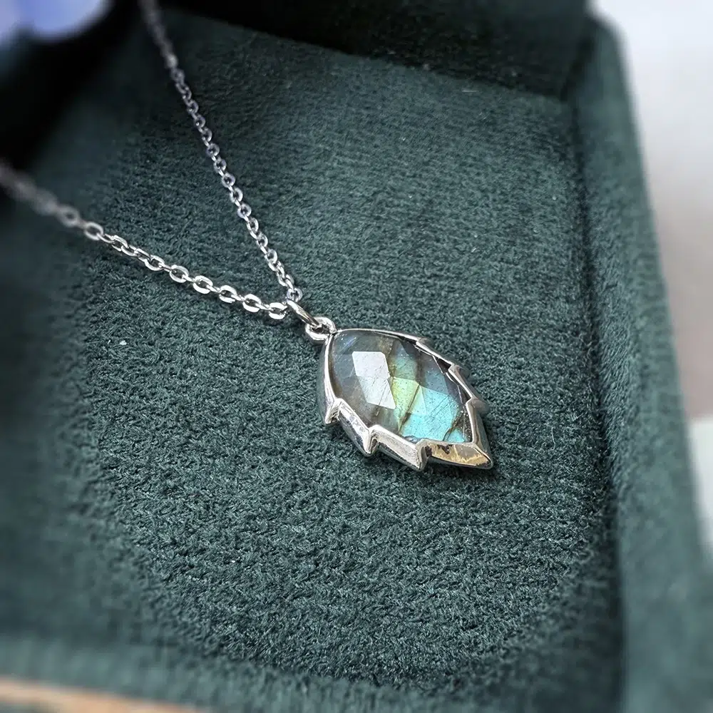 Collier pendentif Labradorite + chaine acier inoxydable 49 cm ref argent