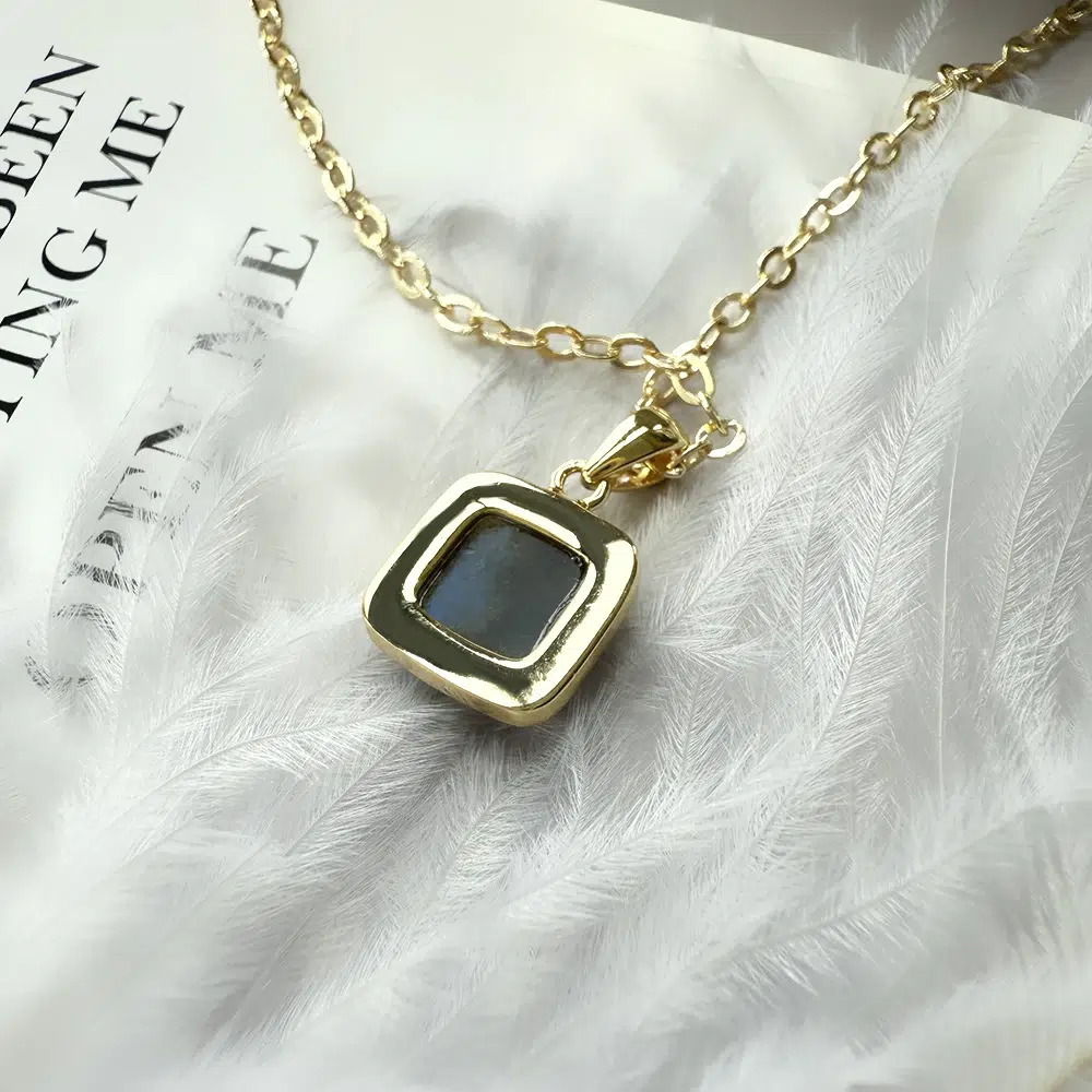 Collier pendentif Labradorite + chaine acier inoxydable 50 cm ref or