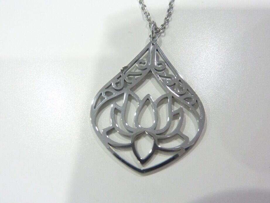 Collier pendentif fleur de Lotus ref argent Collier pendentif fleur de Lotus ref argent