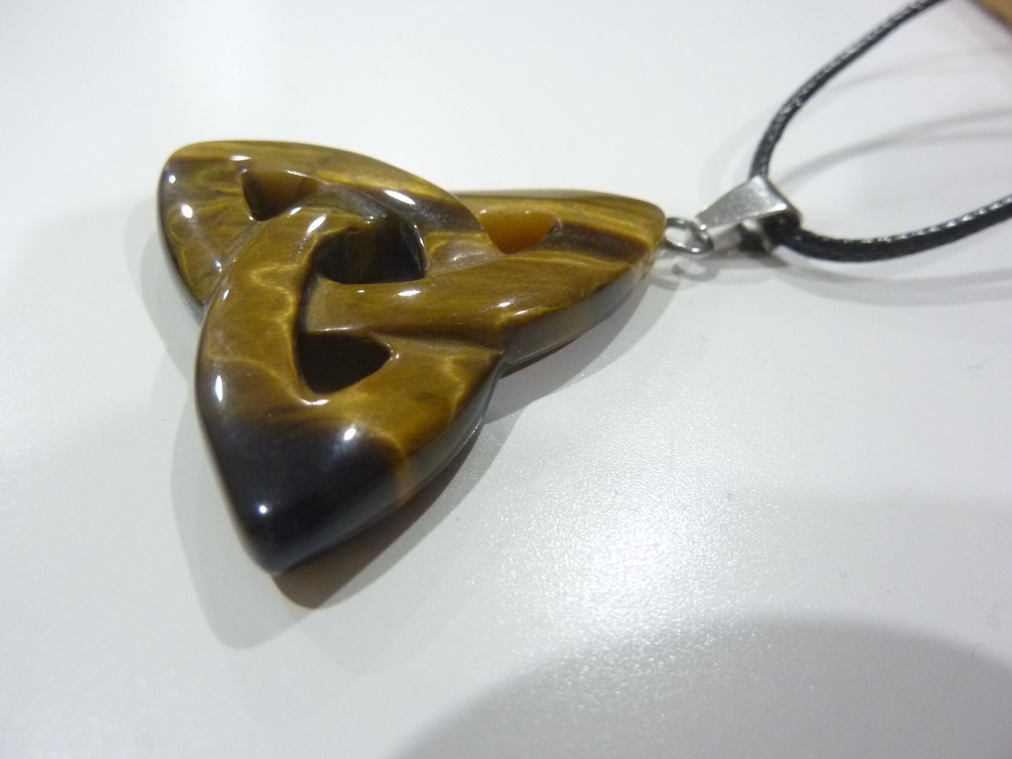 Collier pendentif Triquetra oeil de tigre