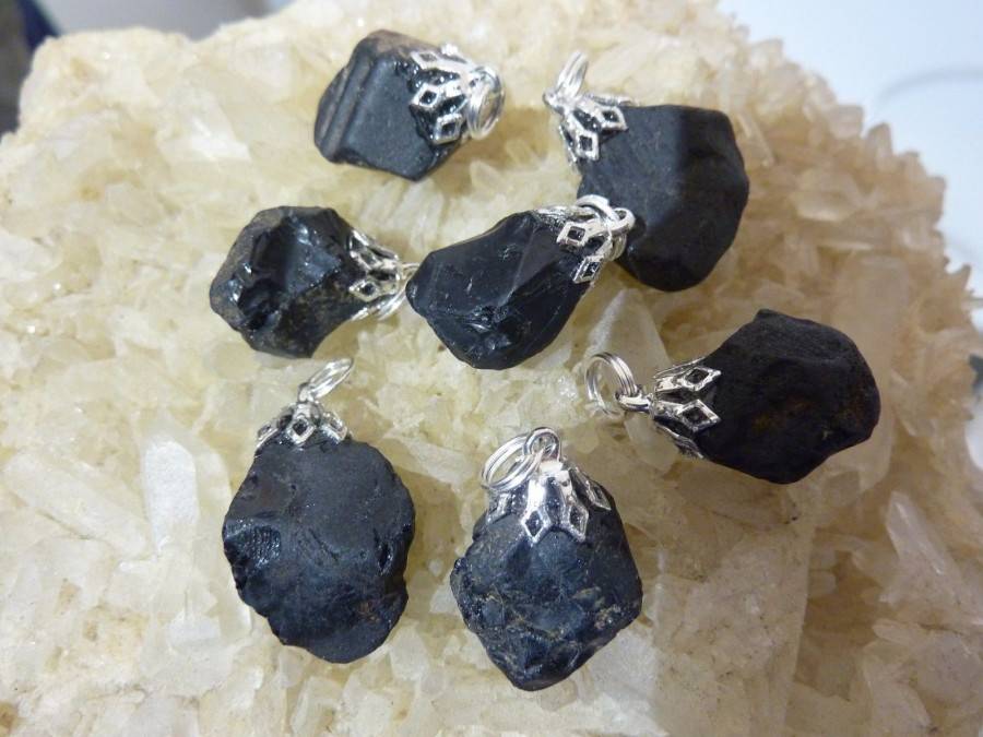 Pendentif spinelle noir