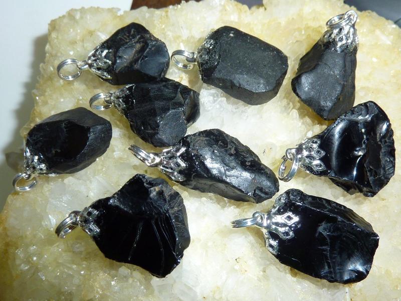 Lot de 3 pendentifs protection en spinelle noir