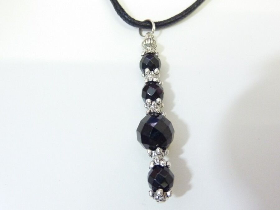 PENDENTIF PROTECTION EN SPINELLE NOIR10-6MM