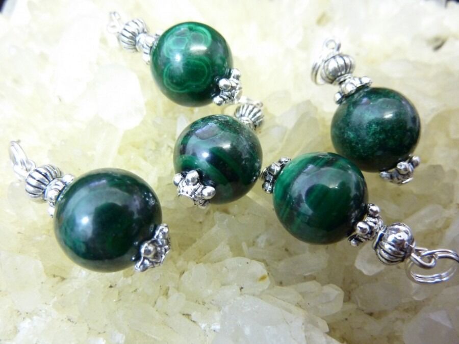 PENDENTIF EN MALACHITE 12MM