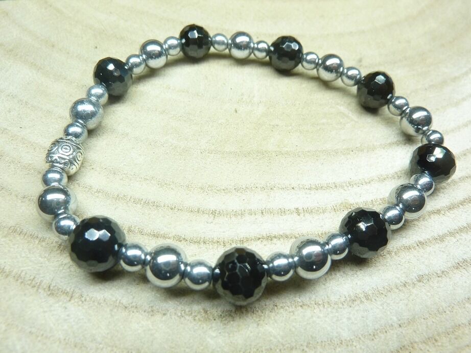 BRACELET PROTECTION: SPINELLE NOIRE FACETTES 8 MM QUALITEE AA