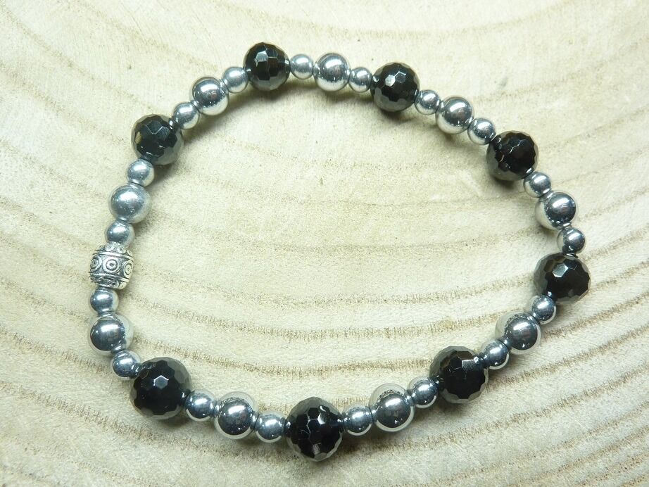 BRACELET PROTECTION: SPINELLE NOIRE FACETTES 8 MM QUALITEE AA