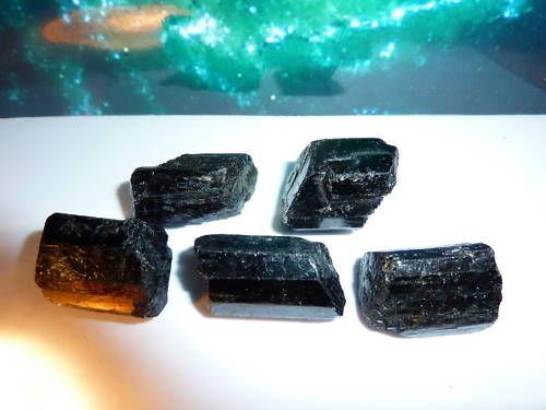 Lot de 2 tourmaline brut noire 2 cm à 2,2 cm