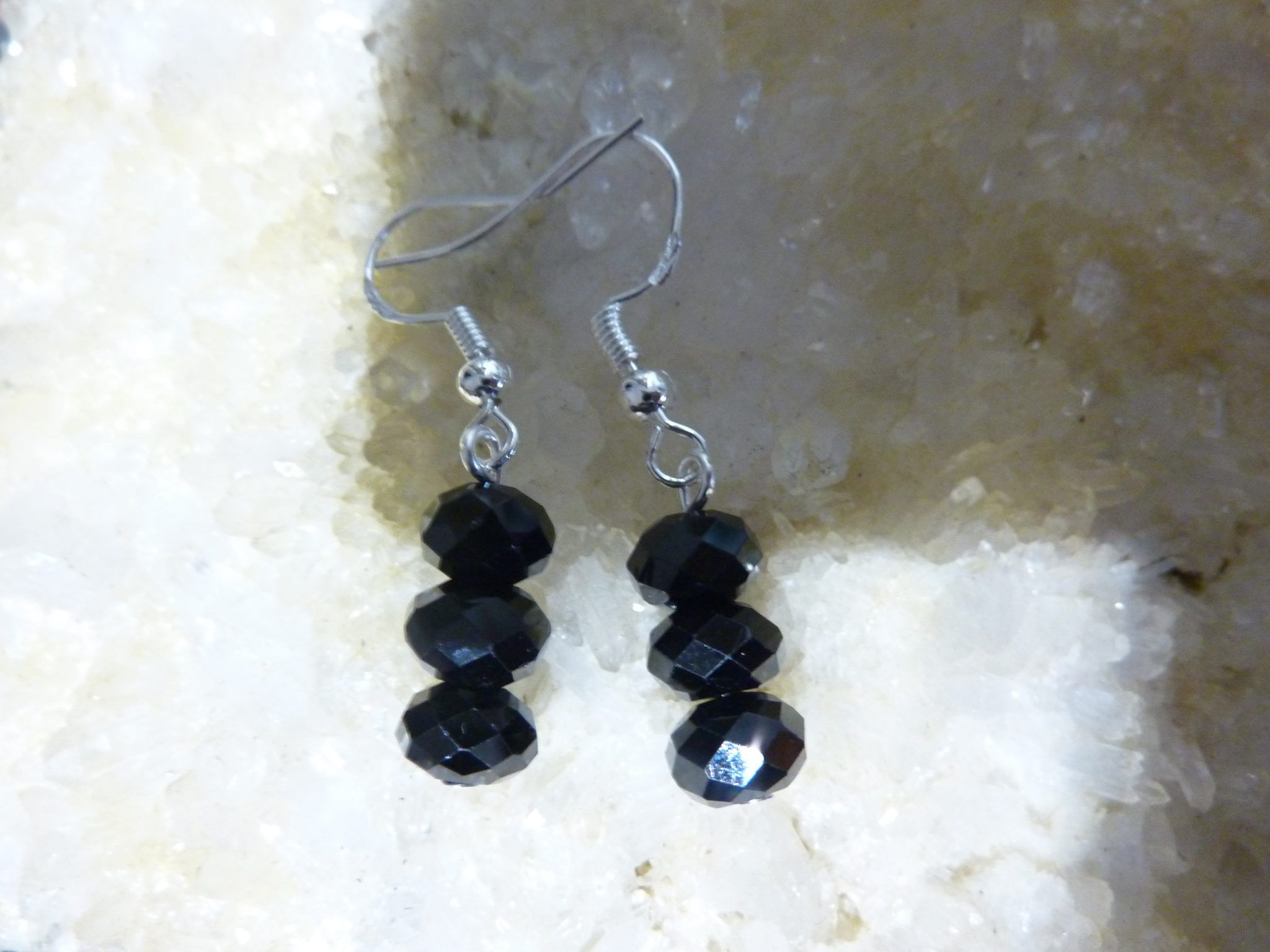 BOUCLES D'OREILLES PROTECTION SPINELLE NOIR