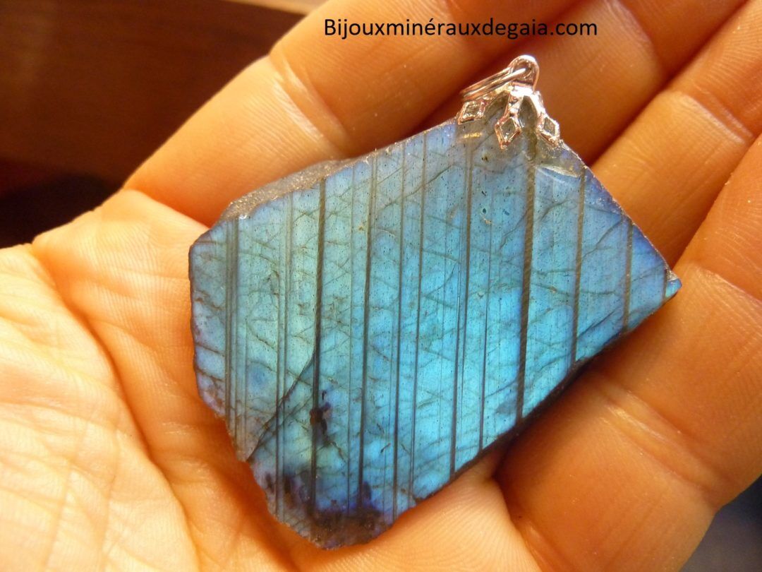 PENDENTIF LABRADORITE Poids 40,3 gr REF 7494