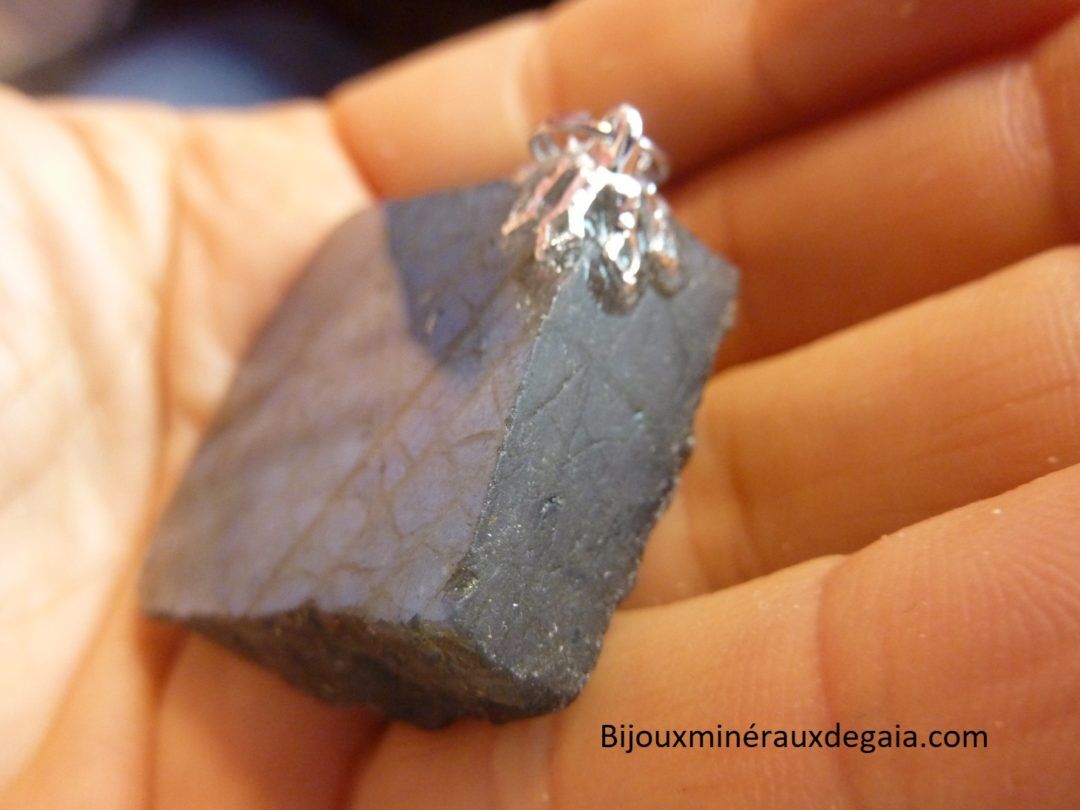 PENDENTIF LABRADORITE Poids 40,3 gr REF 7494