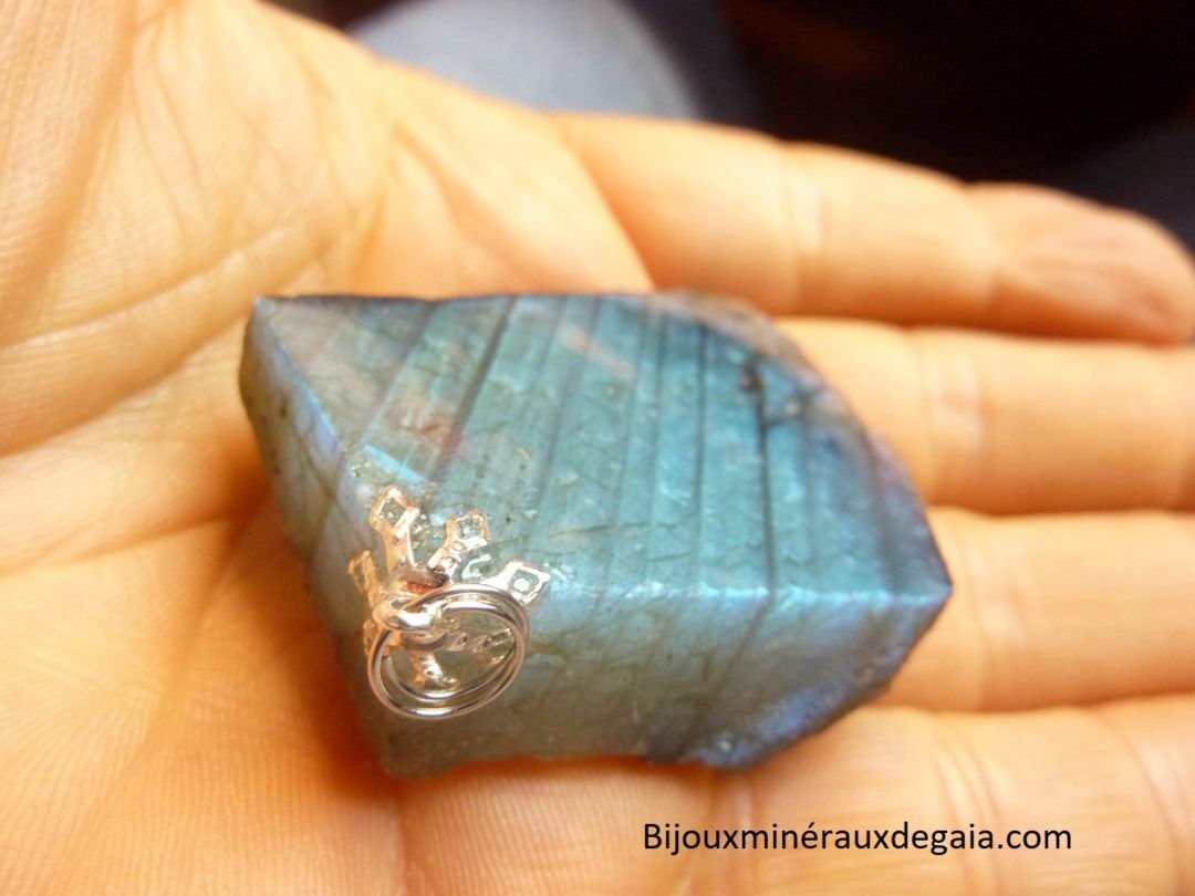 PENDENTIF LABRADORITE Poids 40,3 gr REF 7494