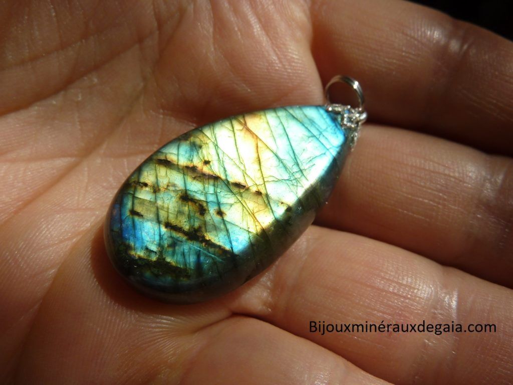 PENDENTIF LABRADORITE Poids 11,7 gr REF 3608