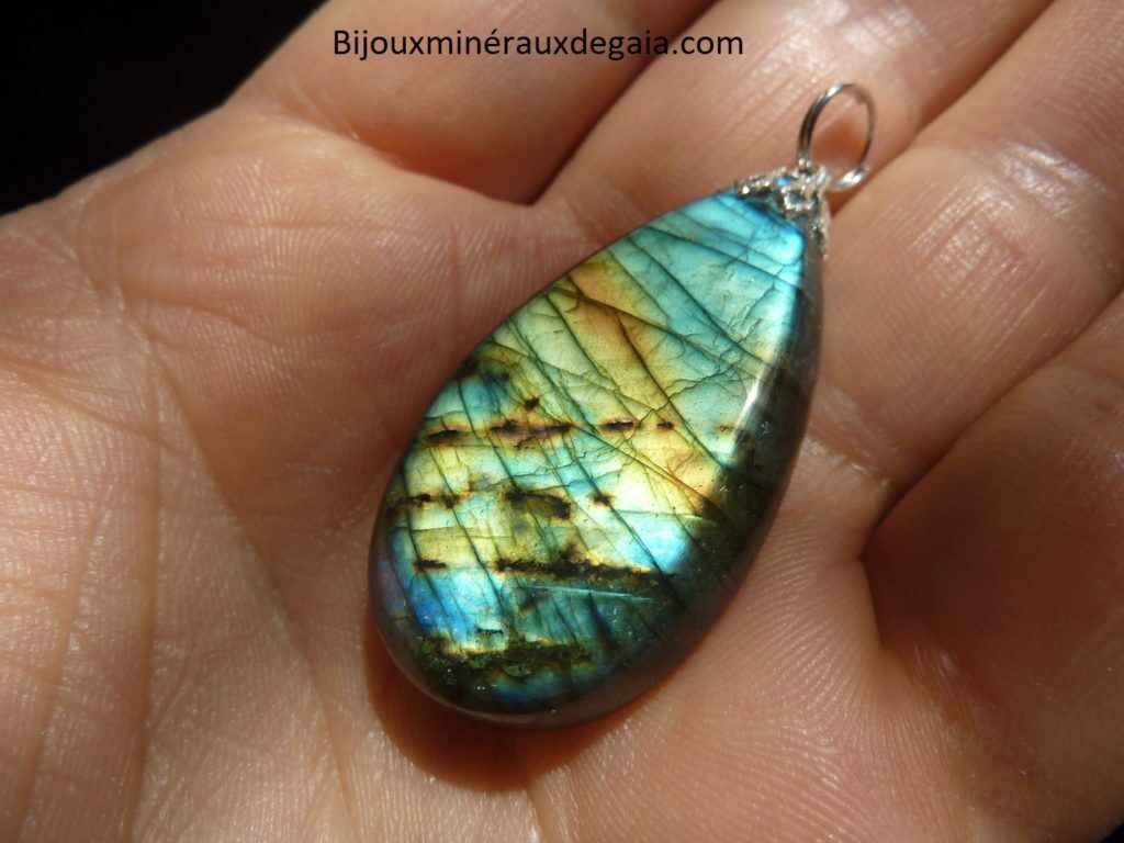 PENDENTIF LABRADORITE Poids 11,7 gr REF 3608