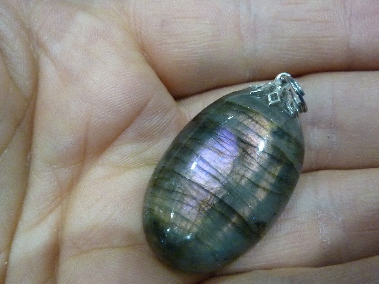 Pendentif Labradorite violet Rare ! Poids 10 gr ref 0677