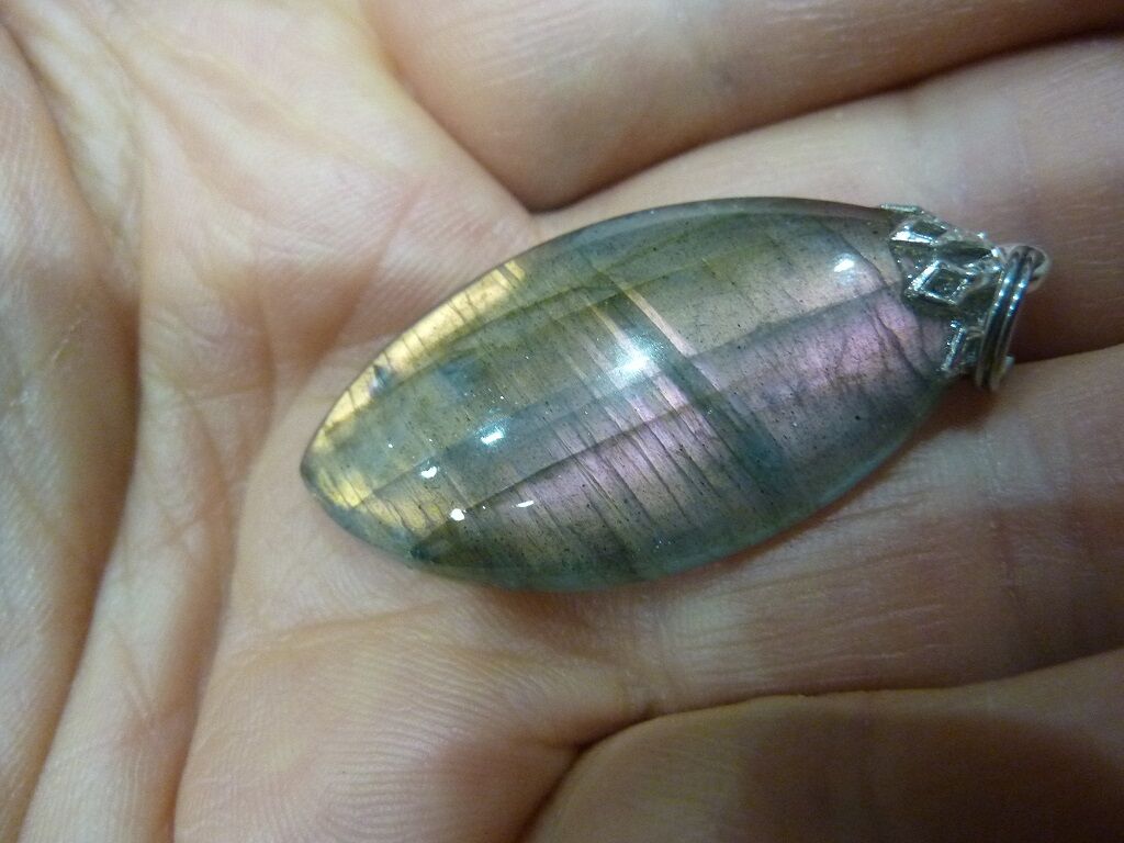 Pendentif Labradorite orange-violette Rare ! Poids 7,2 gr ref 0048