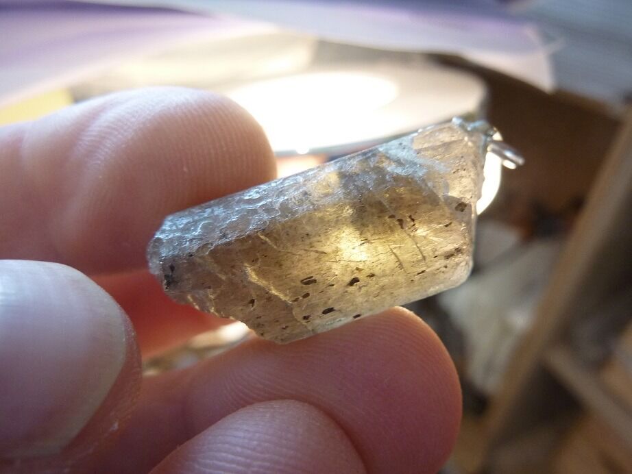 Pendentif Scapolite brut ref 1504