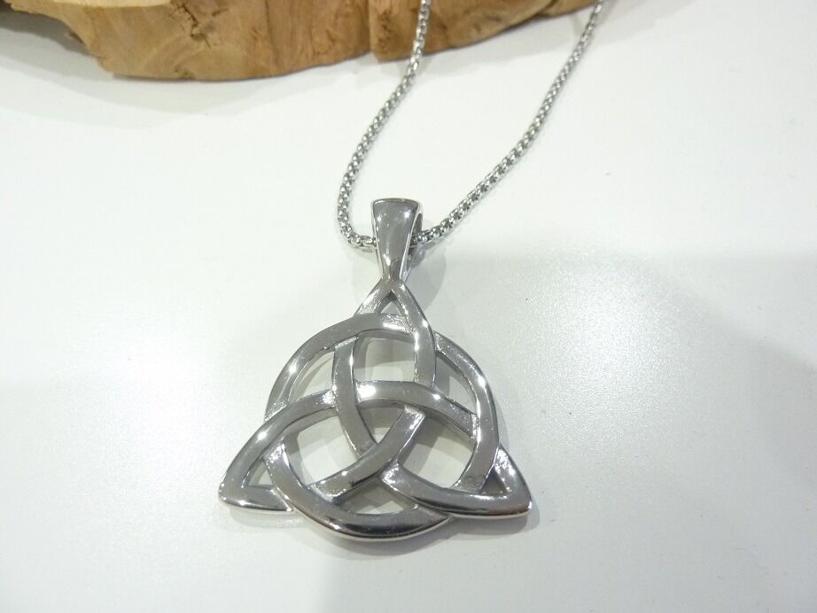 Collier pendentif Triquetra acier inoxydable ref argent