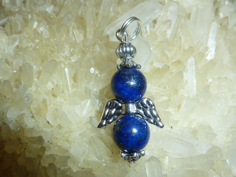 Pendentif ange lapis lazuli perles rondes 8 mm