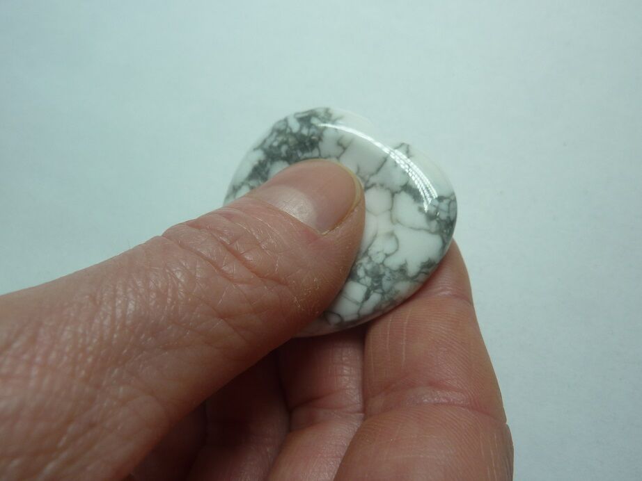 Pierre pouce coeur anti-stress Howlite