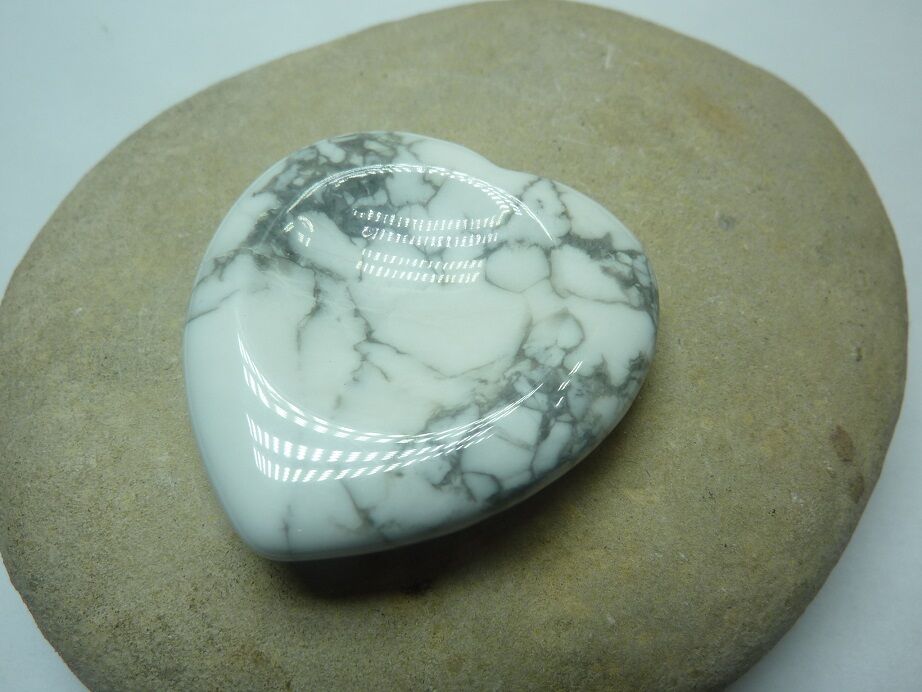 Pierre pouce coeur anti-stress Howlite