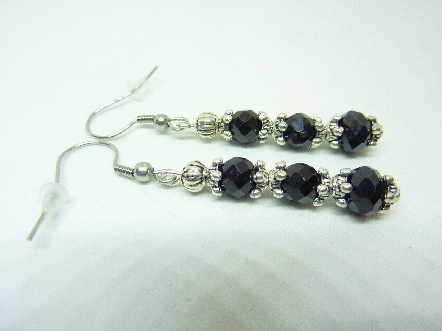 BOUCLES D'OREILLES PROTECTION SPINELLE NOIR 7 X 5 ET 6 MM – Image 4