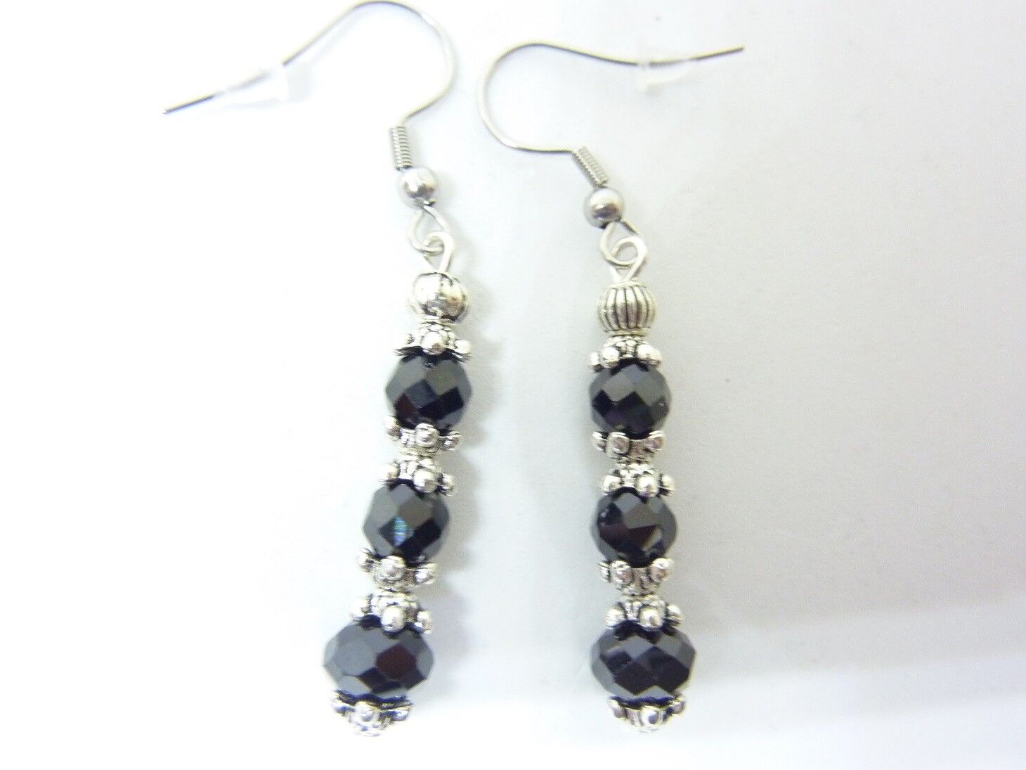 BOUCLES D'OREILLES PROTECTION SPINELLE NOIR 7 X 5 ET 6 MM