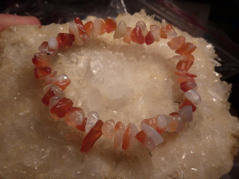 Bracelet cornaline agate blanche perles multiformes 6-10mm