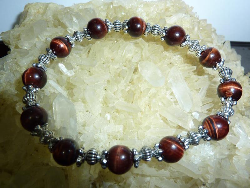 Bracelet protection: Oeil de taureau perles rondes 8mm argent plaqué