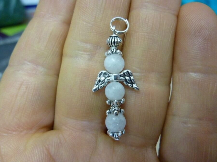 Pendentif Pierre de lune ange croix perles 6mm