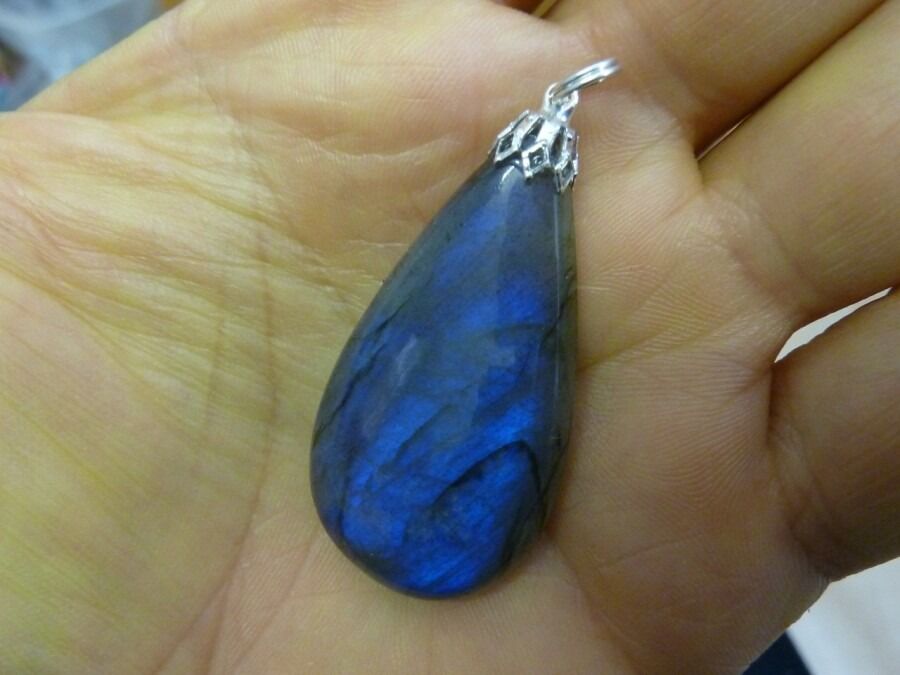PENDENTIF PROTECTION EN LABRADORITE 62,5cts 12,5 gr