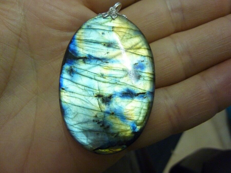 PENDENTIF PROTECTION LABRADORITE 24,1 gr REF 0465