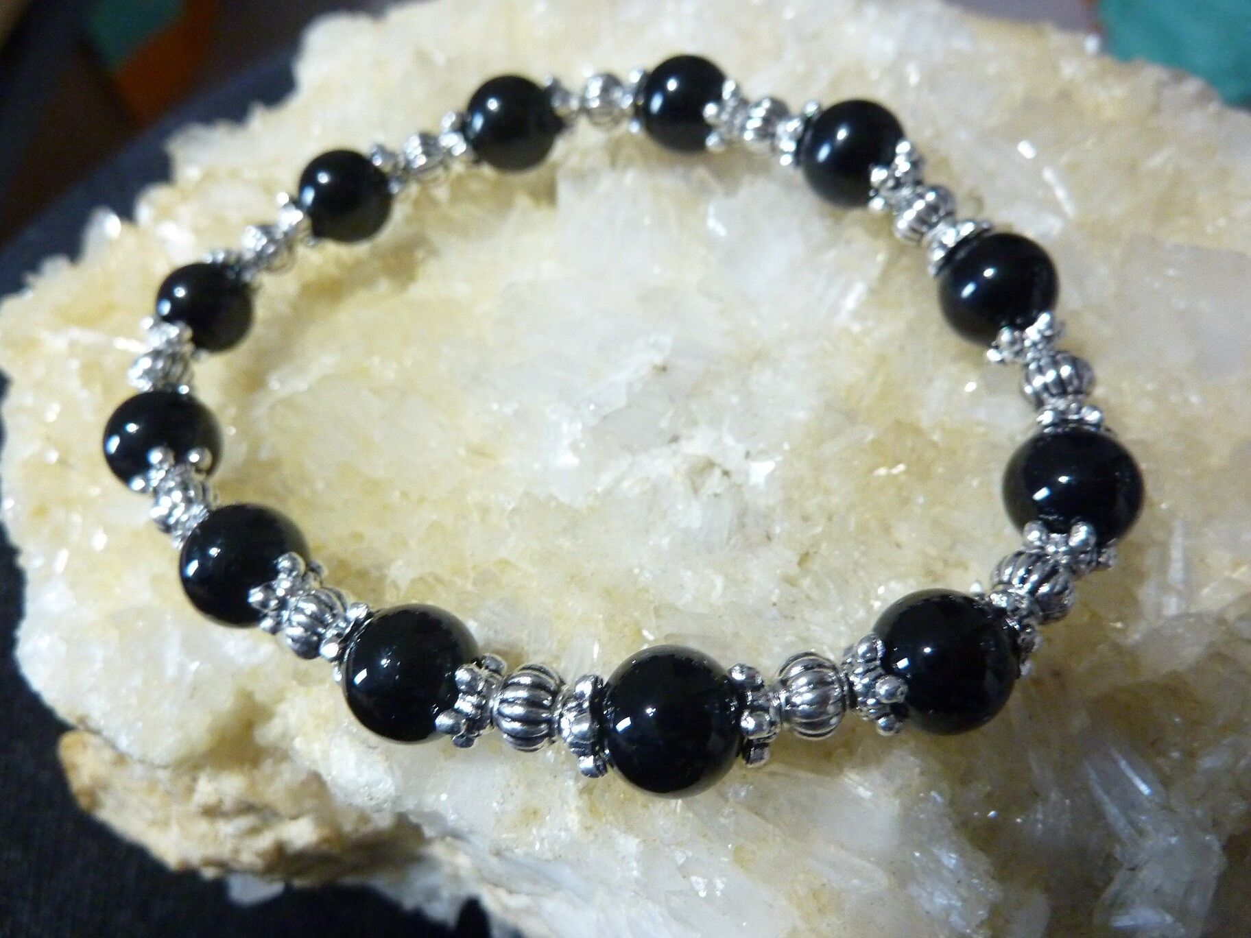 Bracelet tourmaline noire perles rondes 8 mm et argent plaqué