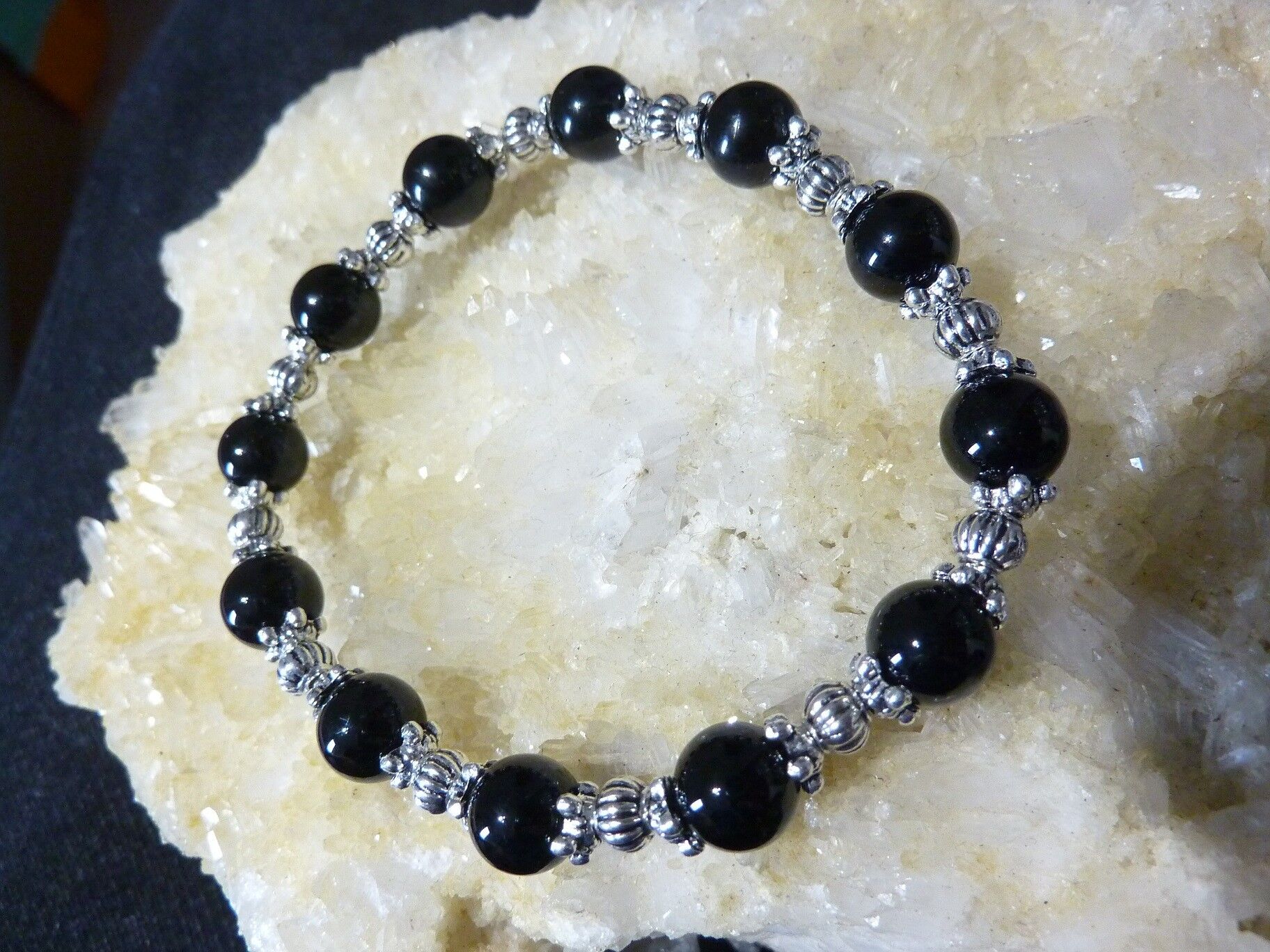 Bracelet tourmaline noire perles rondes 8 mm et argent plaqué – Image 3