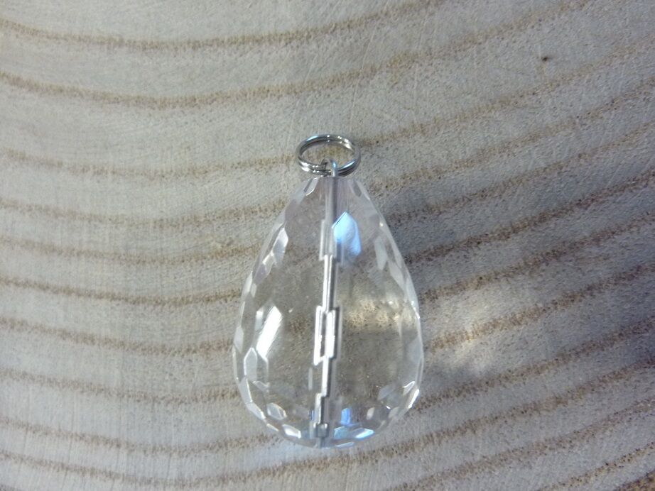PENDENTIF GOUTTE QUARTZ CRISTAL DE ROCHE A FACETTES